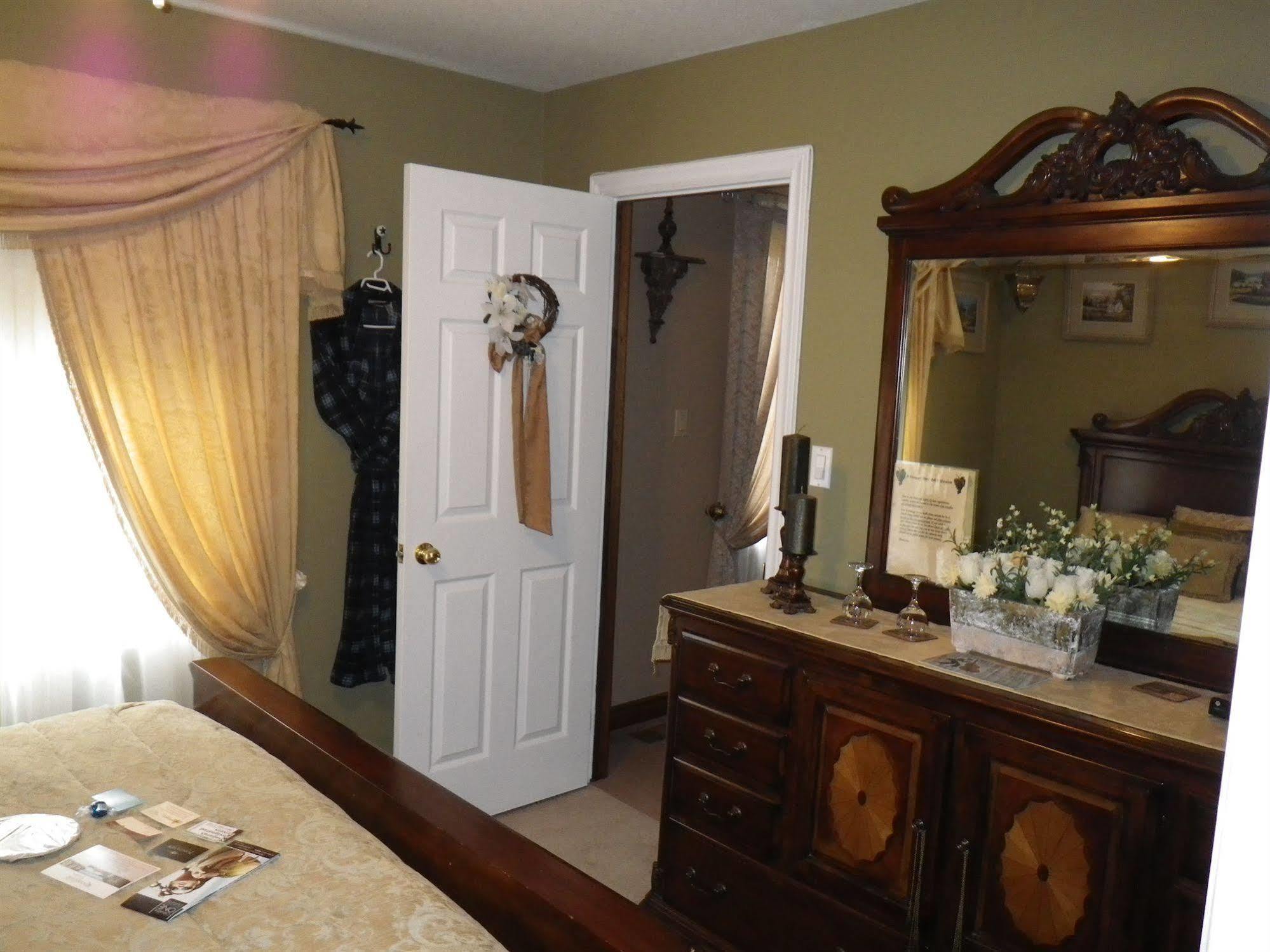A Vineyard View Bed And Breakfast Niagara-on-the-Lake Bagian luar foto